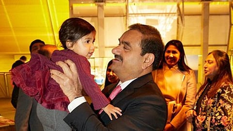 பேத்தியுடன் அதானி
