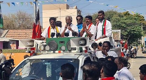 “தமிழகத்தில் பாஜக ஒரு தவழும் குழந்தை” - அதிமுக துணை பொதுச் செயலர் கே.பி.முனுசாமி