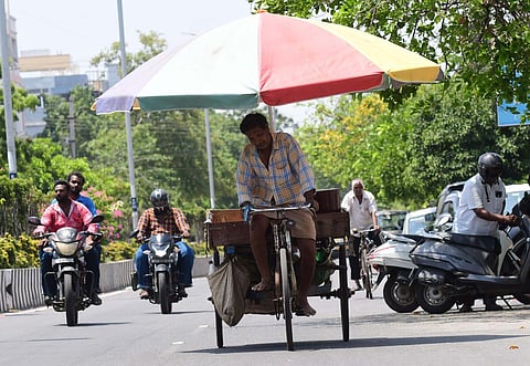 வட தமிழக உள் மாவட்டங்களில் இன்று அதிகபட்ச வெப்பநிலை 106 டிகிரி வரை உயர வாய்ப்பு