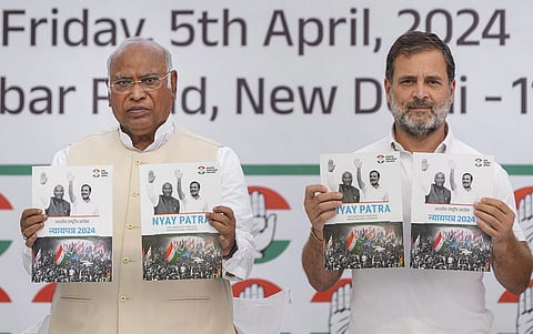 பாஜக சுவடுகளுக்கு ‘குறி’, மாநிலங்களை ‘கவரும்’ உத்தி... - காங்கிரஸ் வாக்குறுதிகள் சொல்வது என்ன?