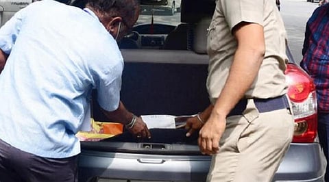 பூந்தமல்லி சட்டப்பேரவை தொகுதியில் ஆவணமின்றி எடுத்து செல்லப்பட்ட ரூ.2.95 லட்சம் பறிமுதல்