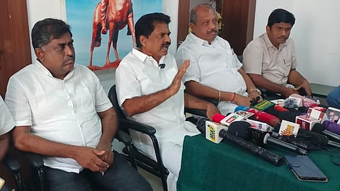 நாமக்கல்லில் நடைபெற்ற செய்தியாளர் சந்திப்பின்போது ஈஸ்வரன் பேசினார். 