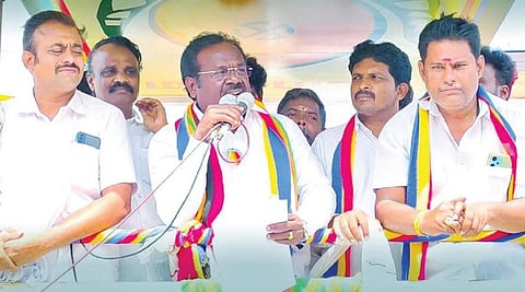 காட்பாடி சட்டப்பேரவை தொகுதிக்கு உட்பட்ட லாலாப்பேட்டையில் பாமக வேட்பாளர் கே.பாலு நேற்று  பிரச்சாரம்  மேற்கொண்டார்.
