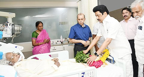 ஆர்.எம்.வீரப்பன் உடலுக்கு அரசு மரியாதையுடன் இறுதிச் சடங்கு