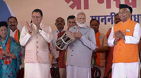 ரிஷிகேஷ் தேர்தல் பிரச்சார மேடையில் உடுக்கை வாசித்த பிரதமர் மோடி