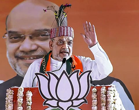 மத்தியப் பிரதேசத்தின் மாண்ட்லா நகரில் நடைபெற்ற தேர்தல் பிரச்சார பொதுக்கூட்டத்தில் உரையாற்றிய அமித் ஷா.