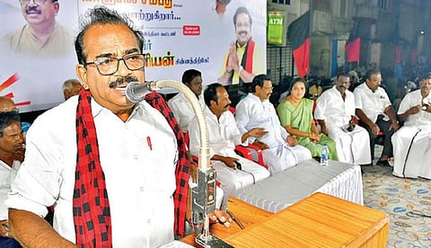 வேலூர் மக்களவை தொகுதி திமுக வேட்பாளராக போட்டியிடும் கதிர் ஆனந்துக்கு‌ ஆதரவாக கிருபானந்த வாரியார் சாலையில் நடைபெற்ற பிரச்சார கூட்டத்தில் பேசும் நாஞ்சில் சம்பத்.படம்: வி.எம்.மணிநாதன்.﻿﻿