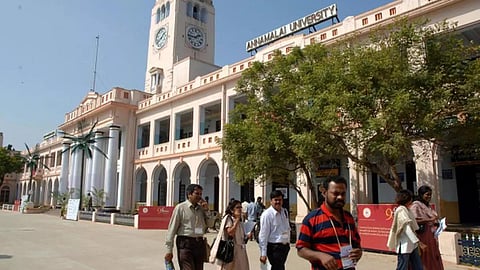 இடமாற்றம் செய்யப்பட்ட 4,450 பேரை அண்ணாமலை பல்கலை.யில் நியமிக்க வேண்டும்: நீதிமன்றம் உத்தரவு