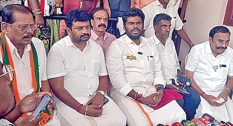 கோவை ஜீ.வி.ரெசிடென்சி பகுதியில் நேற்று செய்தியாளர்களிடம் பேசிய அண்ணாமலை.