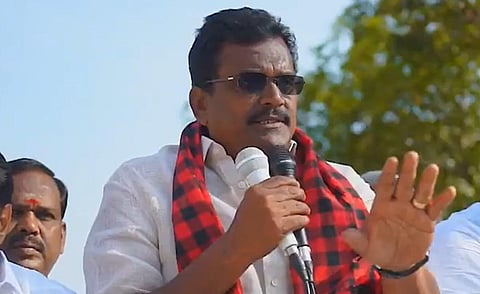 தங்க தமிழ்ச்செல்வனுக்கு விவசாயிகள் எதிர்ப்பு