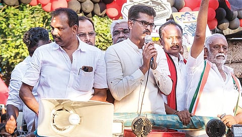 ஸ்ரீரங்கம் பகுதியில் பிரச்சாரம் மேற்கொண்ட மதிமுக வேட்பாளர் துரை வைகோ. | படம்: ர. செல்வமுத்துகுமார்