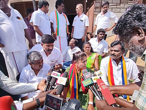 பாமக வேட்பாளர் திலகபாமா போராட்டம்
