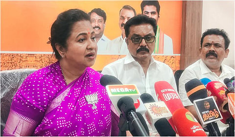 தேர்தல் விதிமுறைகளை மீறியதாக விருதுநகர் பாஜக வேட்பாளர் ராதிகா மீது காங்கிரஸ் புகார்