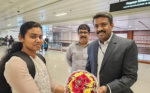 ஈரானால் சிறைபிடிக்கப்பட்ட கப்பலில் இருந்த 17 இந்தியர்களில் பெண் பணியாளர் தாயகம் திரும்பினார்