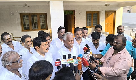“இது உண்மைக்கும் பொய்மைக்கும் இடையே நடக்கின்ற தேர்தல்” - கே.பி.முனுசாமி கருத்து