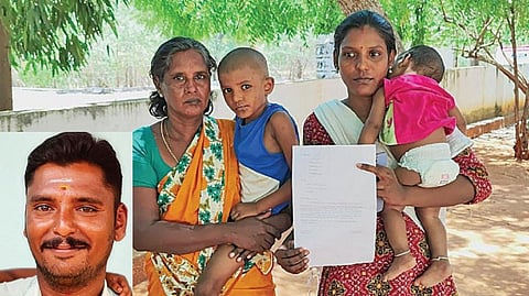 சிவகங்கை மாவட்ட ஆட்சியர் அலுவலகத்தில் தனது கணவரை மீட்டுத் தர வலியுறுத்தி 
குழந்தைகளுடன் புகார் அளிக்க வந்த மதுபாலா. ( உள் படம் ) பார்த்திபன்.
