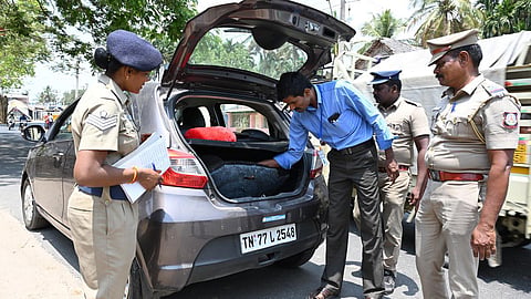 பறக்கும் படை சோதனை வாபஸ்: மாநில எல்லைகளில் மட்டும் நீடிக்கிறது