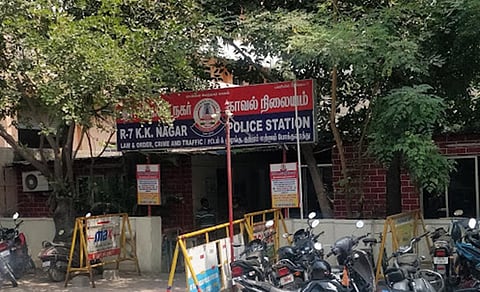 சென்னை | கோயில் விழாவில் பெட்ரோல் குண்டு வீச முயற்சி: ரவுடியை பொதுமக்கள் அடித்து போலீஸில் ஒப்படைப்பு