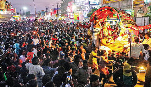 40 லட்சம் பக்தர்களுக்கு தரிசனம் தந்து விட்டு மலைக்கு புறப்பட்டார் கள்ளழகர்!