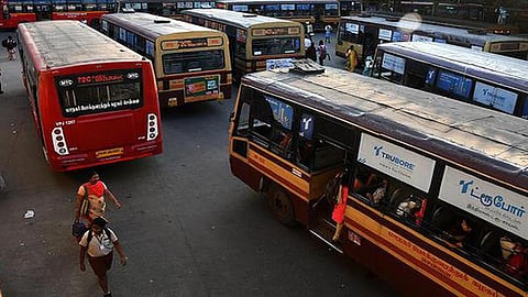 நிறுத்தத்தில் பேருந்துகள் நிற்காவிட்டால் பயணிகள் புகாரளிக்க வேண்டுகோள்