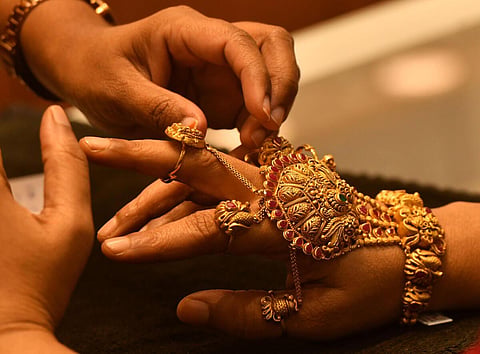தங்கம் விலை பவுனுக்கு ரூ.920 குறைந்தது