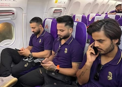 மோசமான வானிலை காரணமாக கொல்கத்தா திரும்ப முடியாமல் தவித்த கேகேஆர் வீரர்கள்