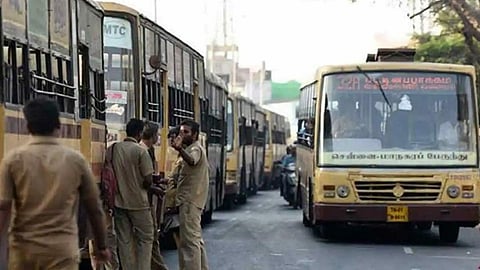 சம்பள பட்டுவாடா அதிகாரி மீது மாநகர போக்குவரத்து கழக ஊழியர் புகார்