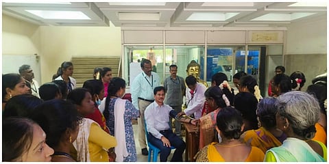 உலக உயர் ரத்த அழுத்த தினத்தையொட்டி பல்கலைக்கழக துணைவேந்தர் மருத்துவர் கே.நாராயணசாமி ரத்த அழுத்த பரிசோதனை செய்து கொண்டார்.