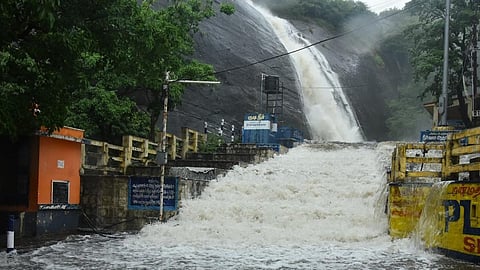 குற்றாலம் சம்பவங்கள்: அருவியில் திடீர் வெள்ளத்தை முன்கூட்டியே கண்டறிவது சாத்தியமா?