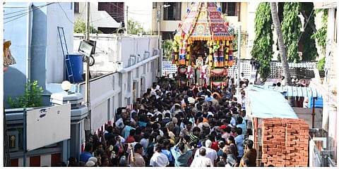 வைகாசி விசாகத்தை முன்னிட்டு வடபழனி முருகன் கோயிலில் நடந்த தேரோட்டத்தில் ஏராளமான பக்தர்கள் பங்கேற்றனர் | படங்கள் : எஸ்.சத்தீயசீலன் 
