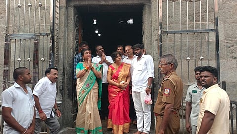 திருவண்ணாமலை அண்ணாமலையார் கோயிலில் ஆந்திர மாநில அமைச்சர் ரோஜா சுவாமி தரிசனம் செய்தார்.