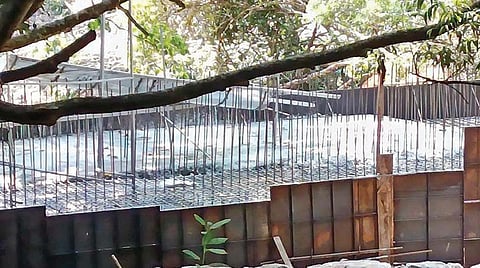 கேரளா மாநிலத்துக்குட்பட்ட சிலந்தி ஆற்றின் குறுக்கே நடை பெற்றுவரும் அணை கட்டுமானப் பணி.