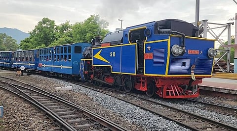 மேட்டுப்பாளையம் - உதகை மலை ரயில் சேவை 4 நாட்களுக்கு பின்னர் மீண்டும் தொடக்கம்