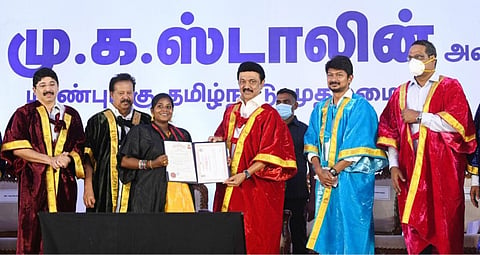 முதல்வரின் தொலைநோக்குப் பார்வையால் இந்தியாவிலேயே தமிழகம் முதலிடம்: உயர்கல்வித் துறை