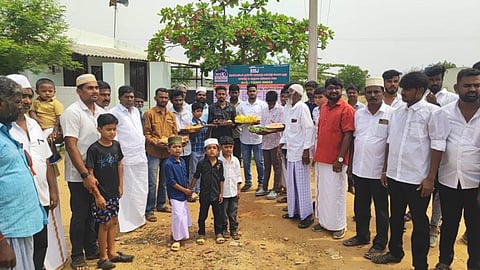 ஜமாத் நிலத்தை கோயில் கட்ட தானமாக வழங்கிய முஸ்லிம்கள் - திருப்பூரில் நெகிழ்ச்சி