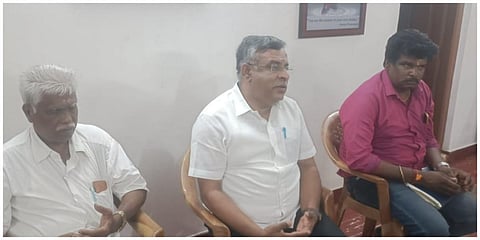 கோவையில் நடந்த இந்து முன்னணி செயற்குழுக்கூட்டத்தில்  மாநில பொதுச்செயலாளர் ஜே.எஸ்.கிஷோர்குமார் உள்ளிட்டோர் கலந்துகொண்டனர்  