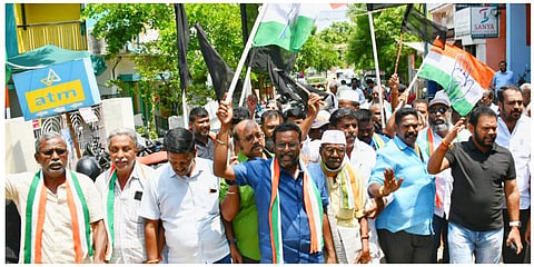 பிரதமரின் தமிழக வருகைக்கு எதிர்ப்பு தெரிவித்து திண்டுக்கல்லில் போராட்டத்தில் ஈடுபட முயன்ற காங்கிரஸ் கட்சியினரை போலீஸார் கைது செய்தனர். 