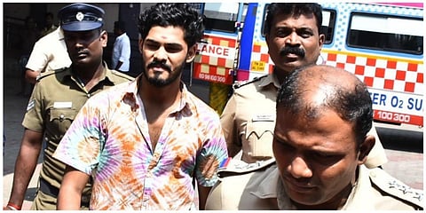 மதுரையில் செல்போன் பேசியபடி கார் ஓட்டிய வழக்கில் கைது செய்யப்பட்ட டிடிஎஃப் வாசன் ஜாமீனில் விடுவிக்கப்பட்டார்.