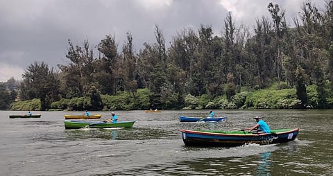 உதகை கோடை விழாவின் இறுதி நிகழ்ச்சி: உற்சாகமாக நடந்த படகுப் போட்டி
