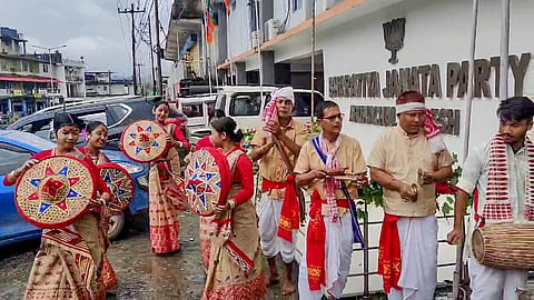 அருணாச்சலப் பிரதேசத்தில் கொண்டாட்டத்தில் ஈடுபட்ட பாஜக தொண்டர்கள்