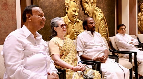 “பொறுத்திருந்து பாருங்கள்” - கருத்துக் கணிப்பு முடிவுகள் குறித்து சோனியா காந்தி கருத்து