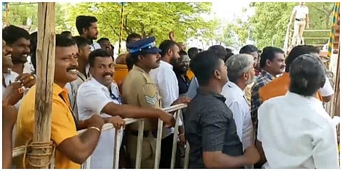 நெல்லையில் ஸ்டிராங் செல்லும் அறையின் சாவி தொலைந்ததால் பூட்டு உடைக்கப்பட்டதால் பரபரப்பு ஏற்பட்டது.