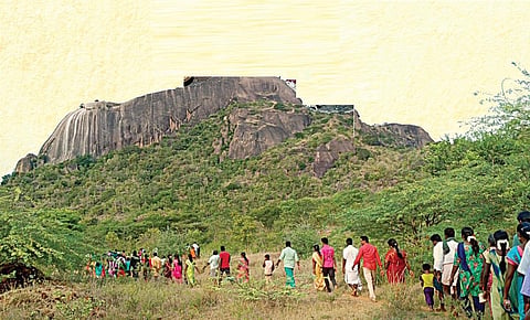 அபூர்வ மூலிகைகளுடன் இயற்கை எழில் சூழ்ந்த தோரணமலை முருகன் கோயில்