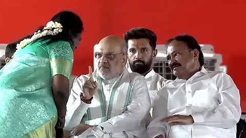 தமிழிசையை கண்டித்தாரா அமித் ஷா? - வைரல் வீடியோவும் பின்புலமும்