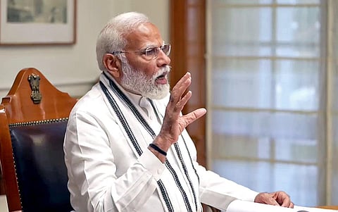 காஷ்மீர் பாதுகாப்பு குறித்து மோடி ஆய்வு: முழு திறனையும் பயன்படுத்த பாதுகாப்பு படைக்கு உத்தரவு