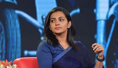“பெண்களை மையப்படுத்திய படம் என சொல்லத் தயங்குகிறார்கள்” - பார்வதி ஆதங்கம்