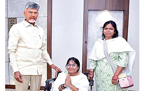 ஜெகன் அரசால் பாதிக்கப்பட்ட இளம் பெண்ணுக்கு ரூ.5 லட்சம் நிதியுதவி: சந்திரபாபு நாயுடு அறிவிப்பு