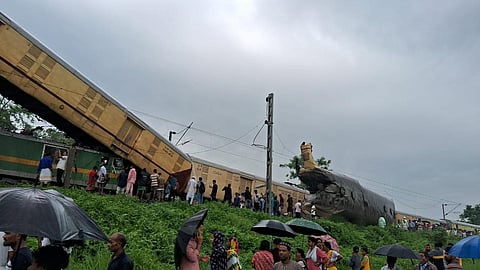 மேற்கு வங்கம் | கஞ்சன்ஜங்கா எக்ஸ்பிரஸ் ரயில் விபத்து: பலி எண்ணிக்கை 9 ஆக அதிகரிப்பு
