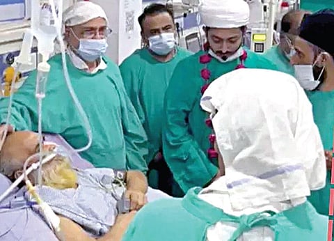 மருத்துவமனையில் சிகிச்சை பெறும் ஜுனைத் இக்பாலின் கடைசி விருப்பத்தை நிறைவேற்ற அவரின் இரு மகள்களின் திருமணம் அவசர சிகிச்சைப் பிரிவில் நடைபெற்றது.