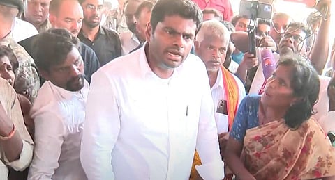கள்ளக்குறிச்சியில் கள்ளச் சாராயம் அருந்தி உயிரிழந்தவர்களின் குடும்பத்தினரை சந்தித்து பாஜக மாநிலத் தலைவர் அண்ணாமலை ஆறுதல் கூறினார்